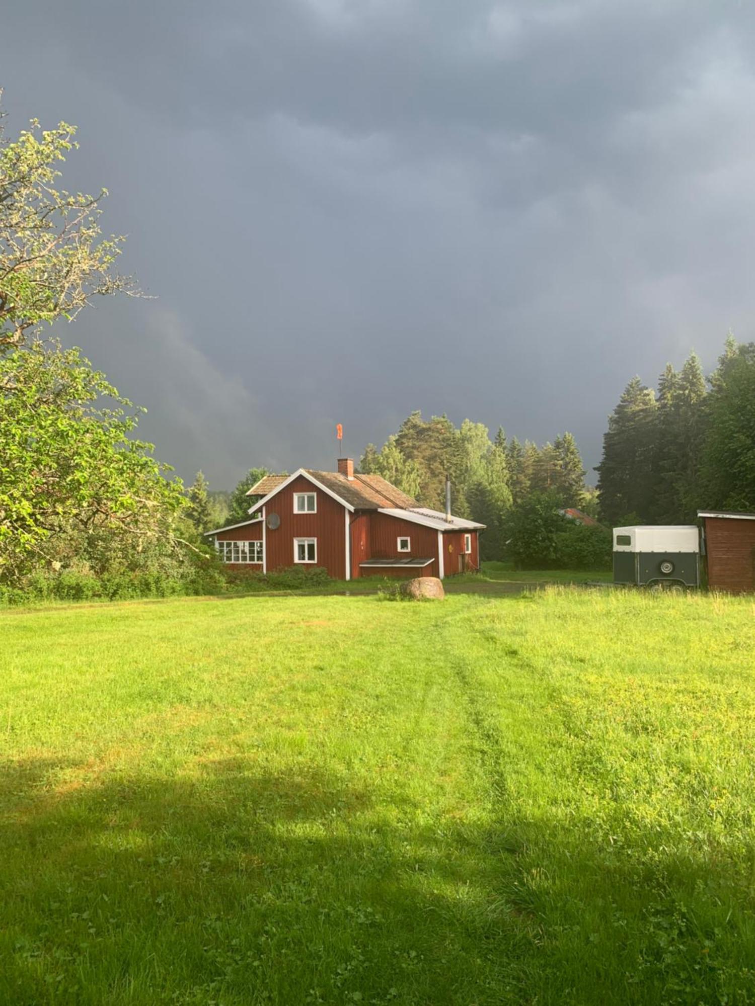 Warm Beheiztes Gemuetliches Haus In Der Natur Sunne Buitenkant foto
